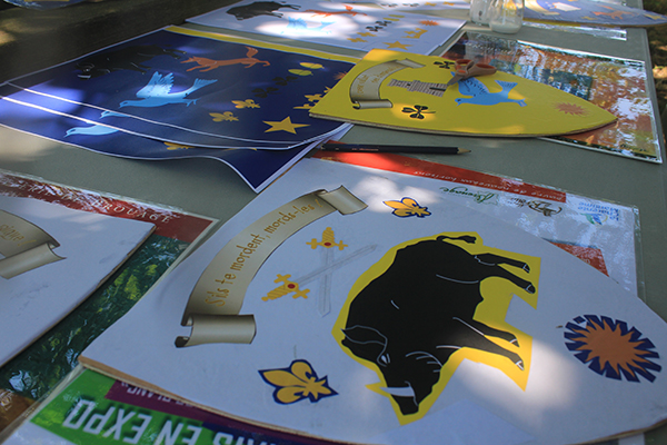 Les vendredis ateliers de la Maison de Broue inventer, confectionner son blason.