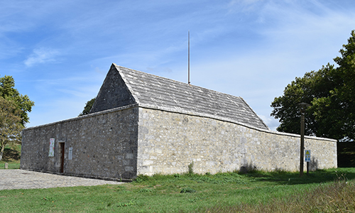 Poudrière de la Brèche, monument historique au charme authentique, niché dans les remparts de Brouage.